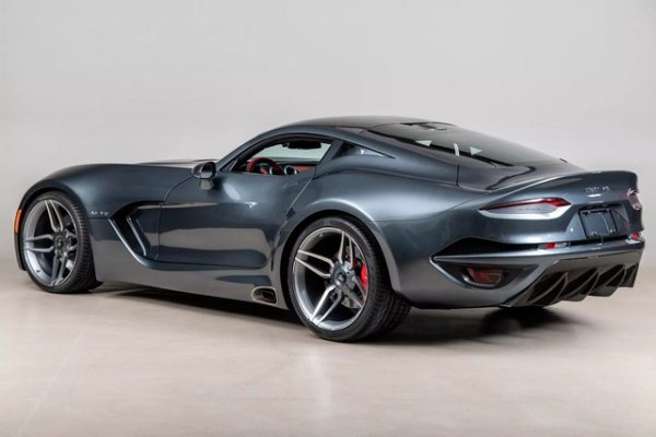 Моторът е V10 8.4, модернизиран е, като мощността е увеличена до 756 к.с. и 928 Нм. Управлението и работата на новото активно окачване е усъвършенствано от шампиона на различни моторни състезания в САЩ - Бен Кийтинг, който се състезава с Viper. Изобщо красива история, но малко хора се интересуват от нея. Вместо първоначално планираните 50 автомобила ($268 000 всеки) през 2016 г., VLF сглобява само четири и един роудстър с мек покрив .